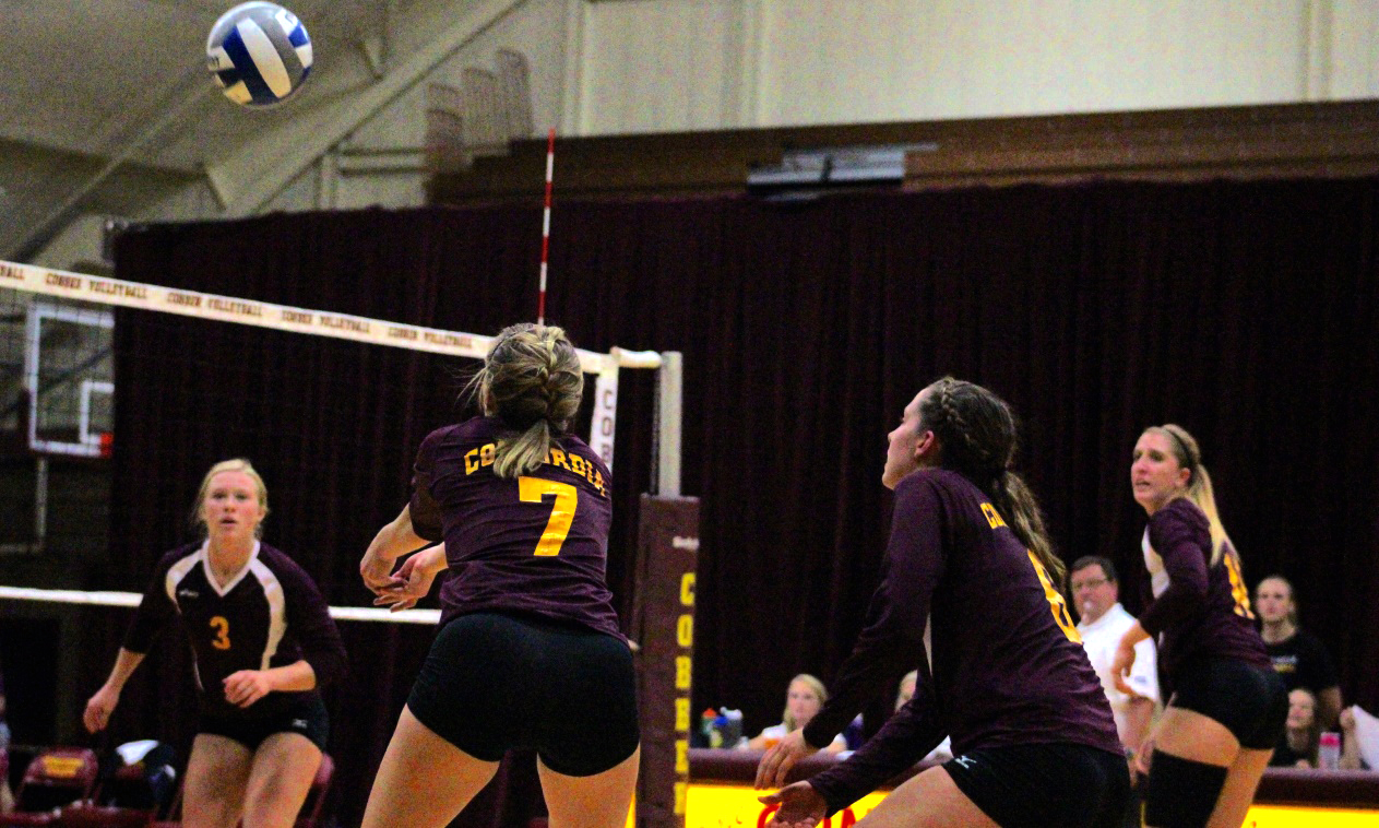 Strong MIAC Opener Against Macalester