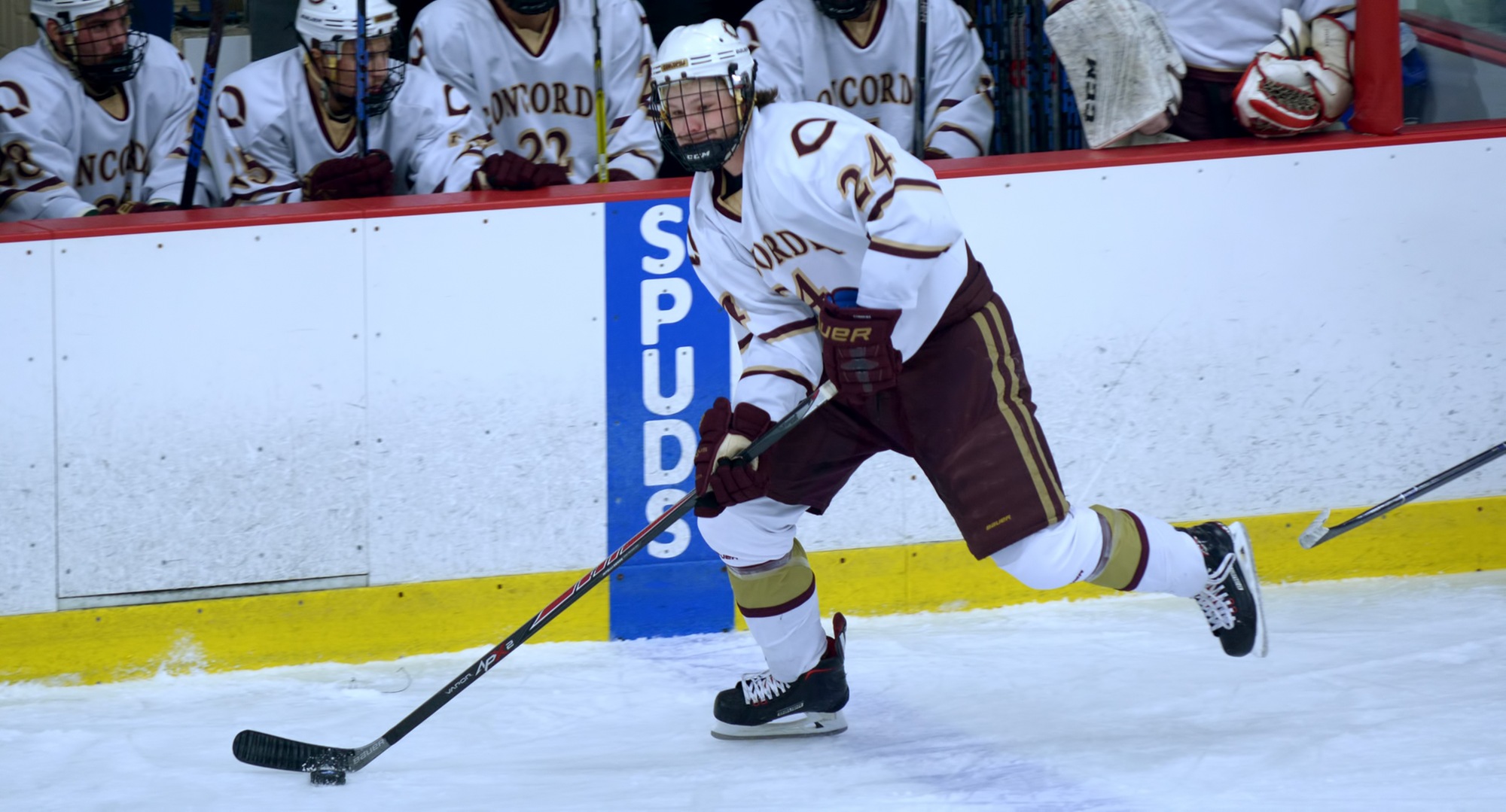 Sophomore Jake Ellingson scored the game-winning goal with 7.1 seconds left in overtime to give the Cobbers a 4-3 win over No.14-ranked Milwaukee School of Engineering.