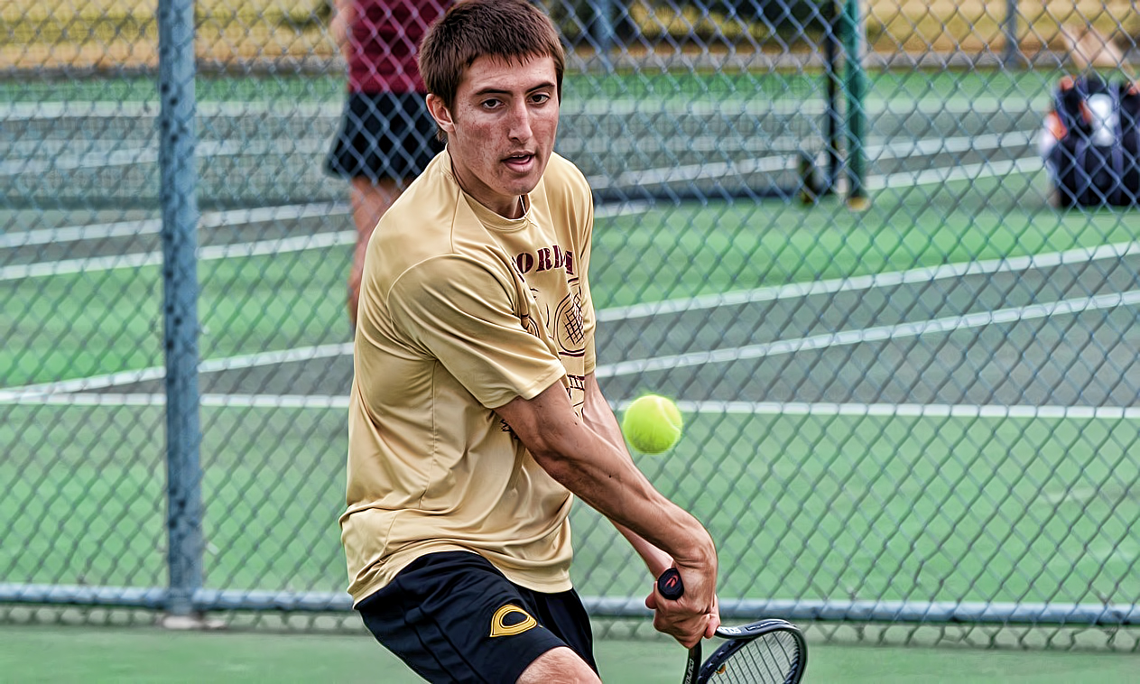 Zach Zitur earned a singles and doubles victory in the Cobbers' MIAC streak-stopping win over Hamline.