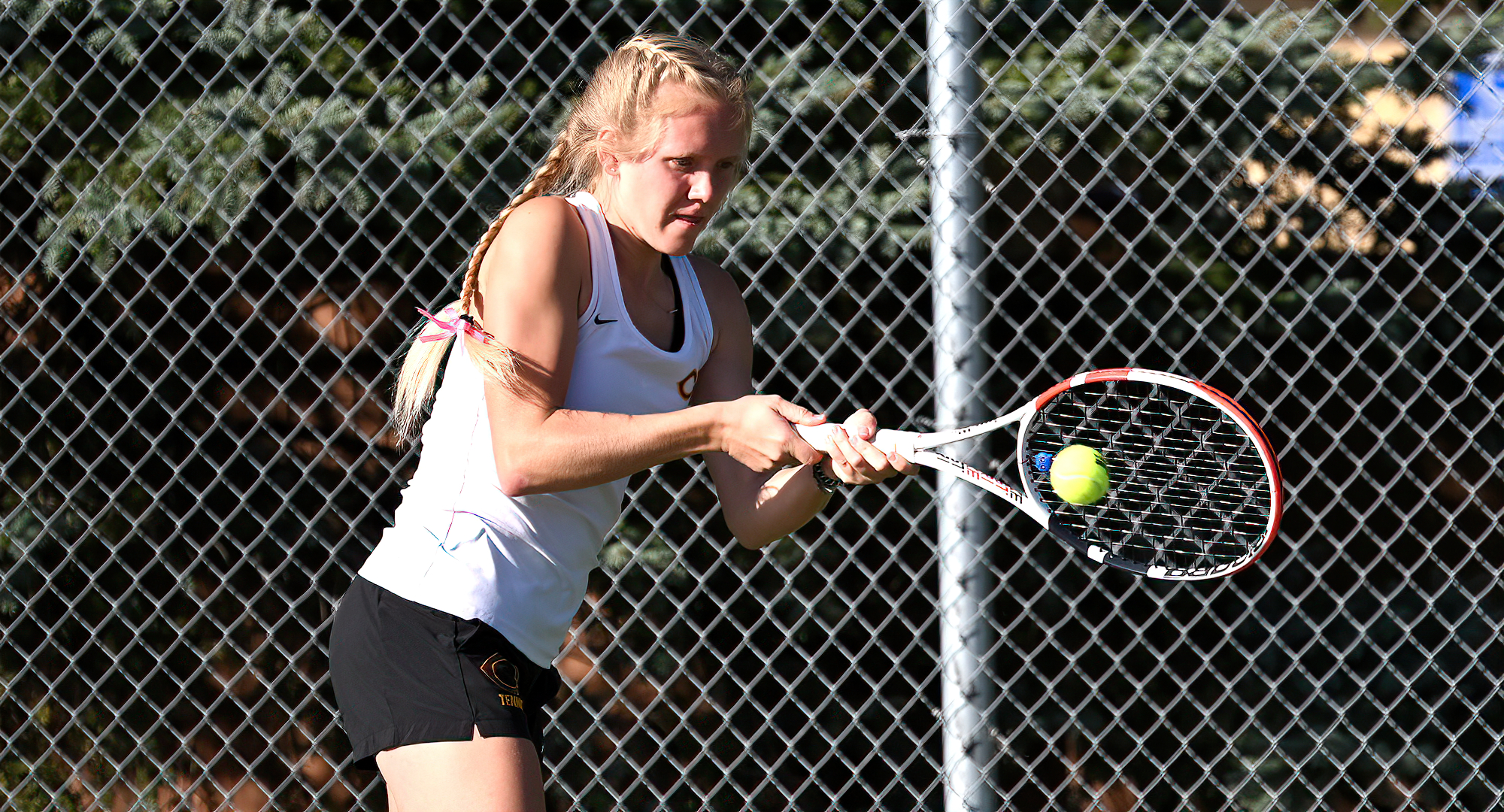 Junior Erin Borchard won both her singles and doubles matches to help Concordia post a split on its final day in Florida.