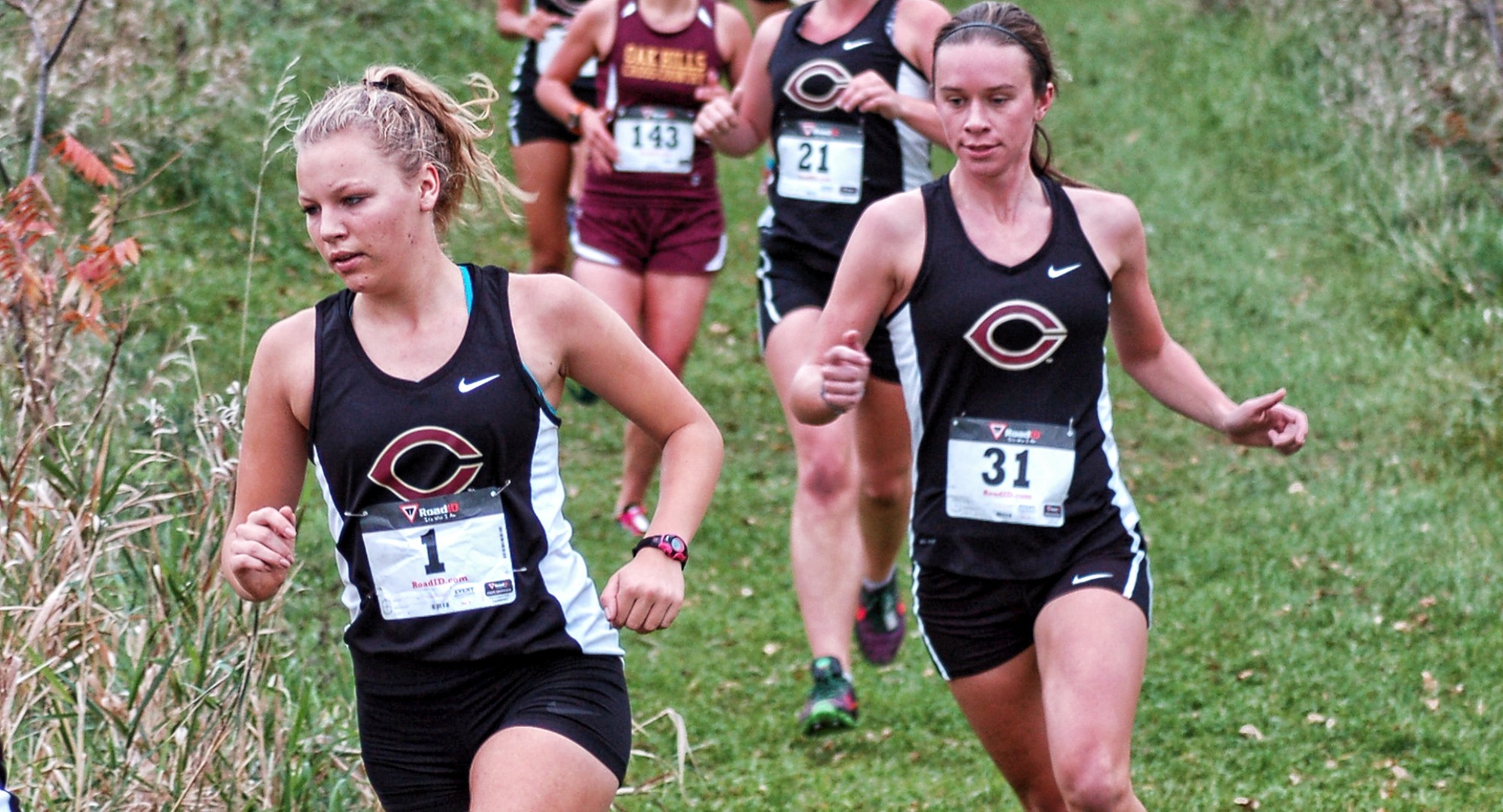 Kara Andersen (L) led Concordia at the St. Bonifacius Invite. She was one of six Cobbers to post a Top 20 finish.