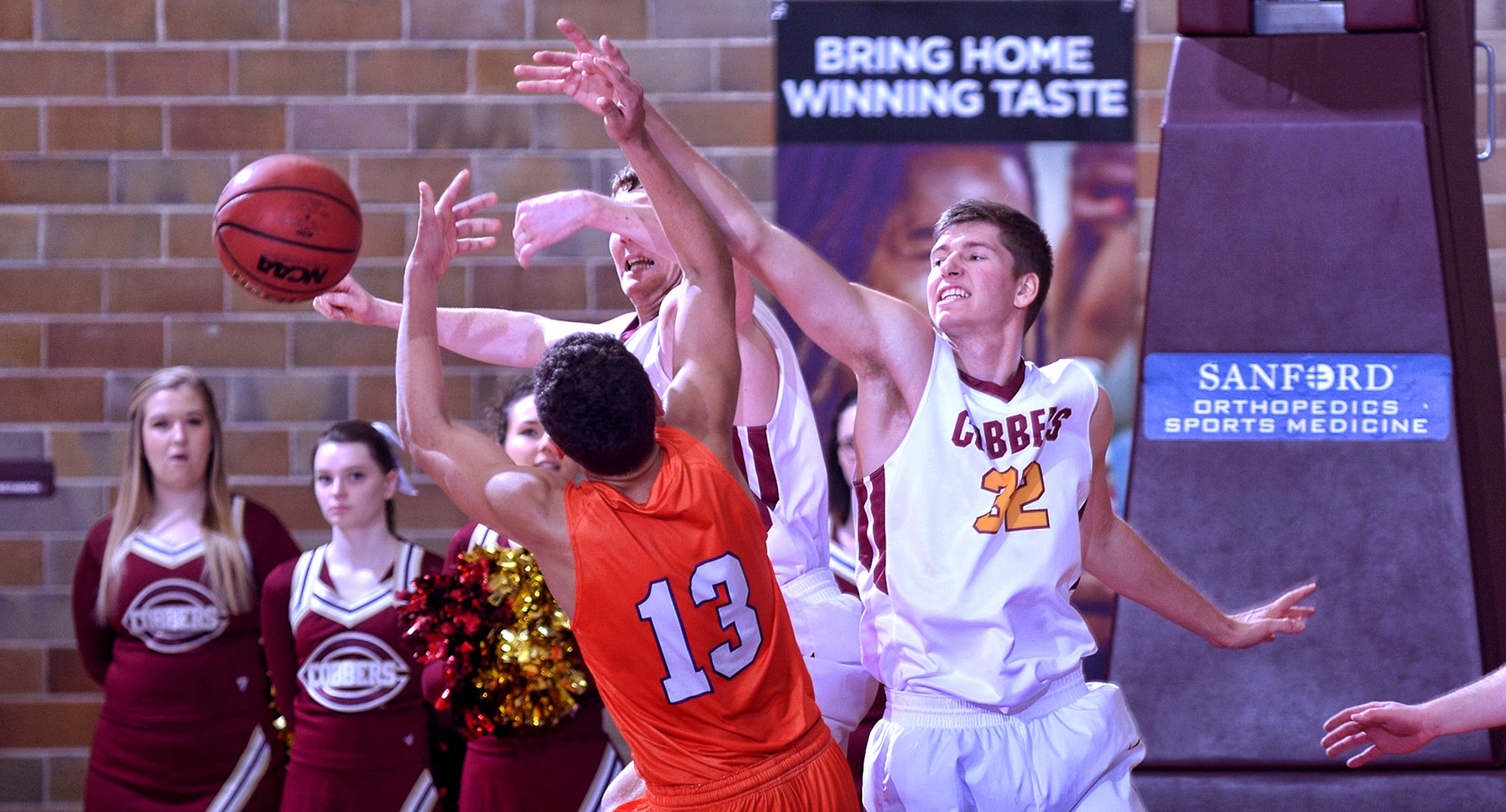 Senior John Reiten (#32) had three blocks and helped Concordia's defense stop Macalester down the stretch in a 66-65 win.