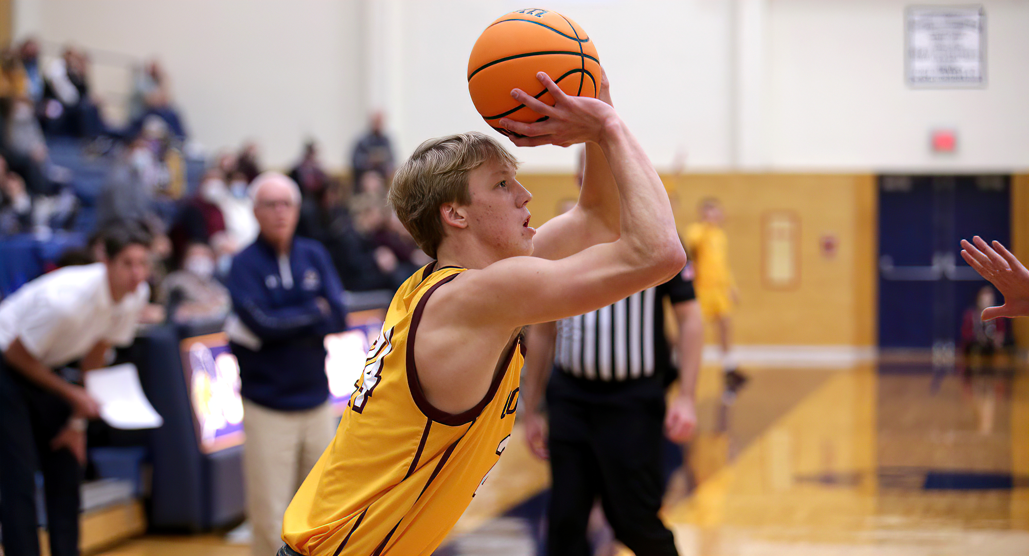 Freshman Dylan Inniger gets ready to take a shot in the Cobbers' game at Carleton. He had a team-high 10 points. (Photo courtesy of Ryan Coleman, D3photography)