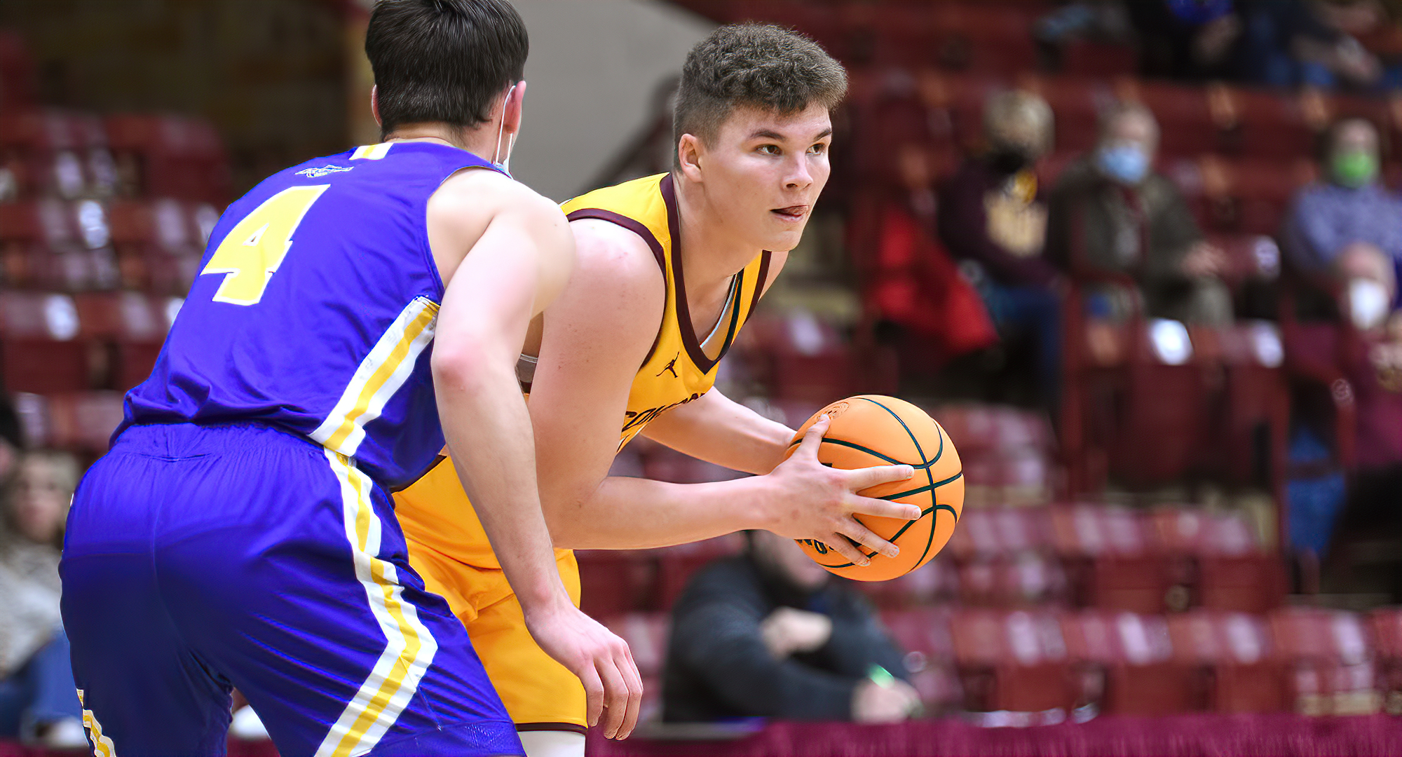 Freshman Rowan Nelson tied his collegiate-best point total by pouring in 25 points in the Cobbers' game at Macalester.
