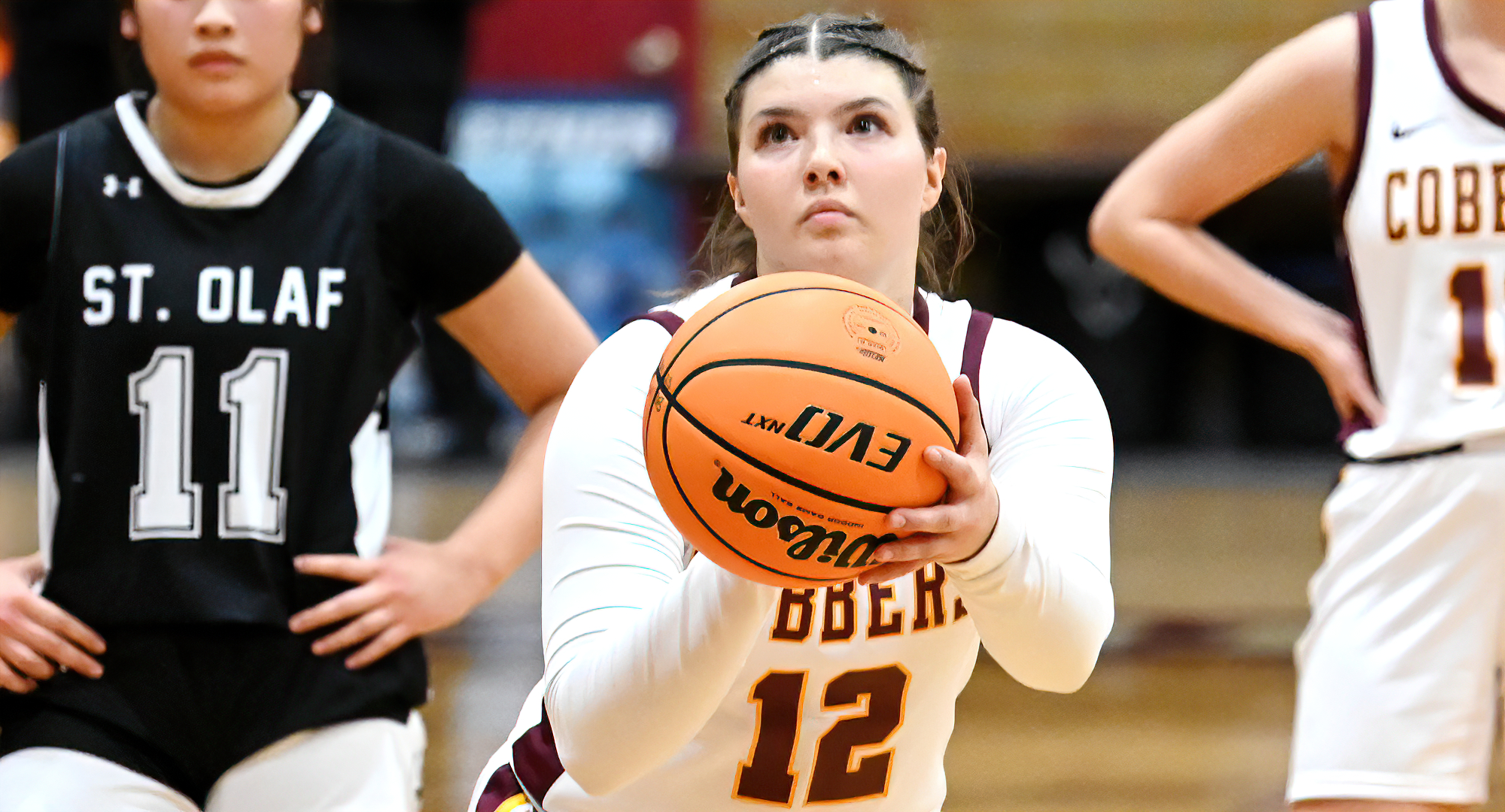 Alexa Snesrud gets set to make one of her four clutch free throws in the final minute of regulation in the Cobbers' OT win over St. Olaf.