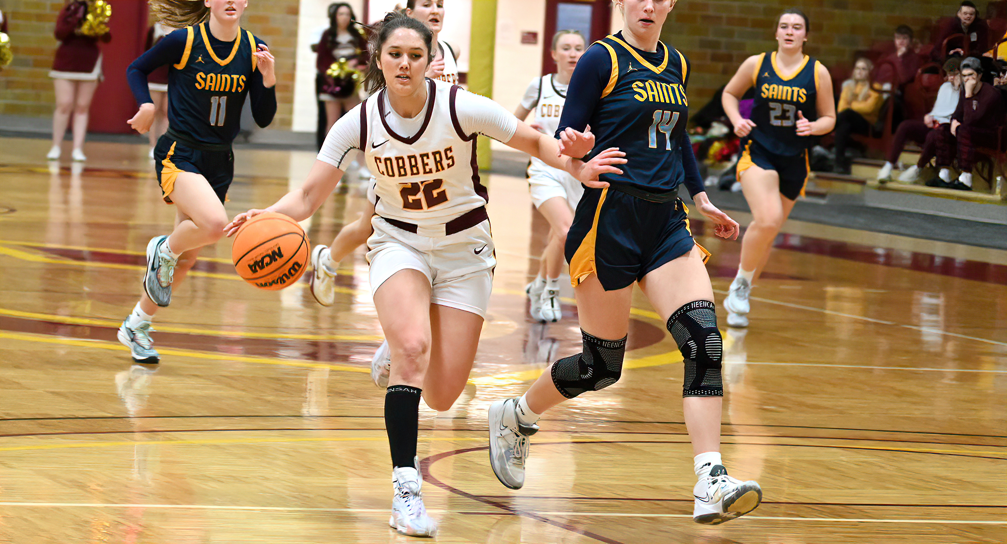 Makayla Anderson scored a game-high 24 points and added six rebounds in the Cobbers' 76-71 win at St. Scholastica.