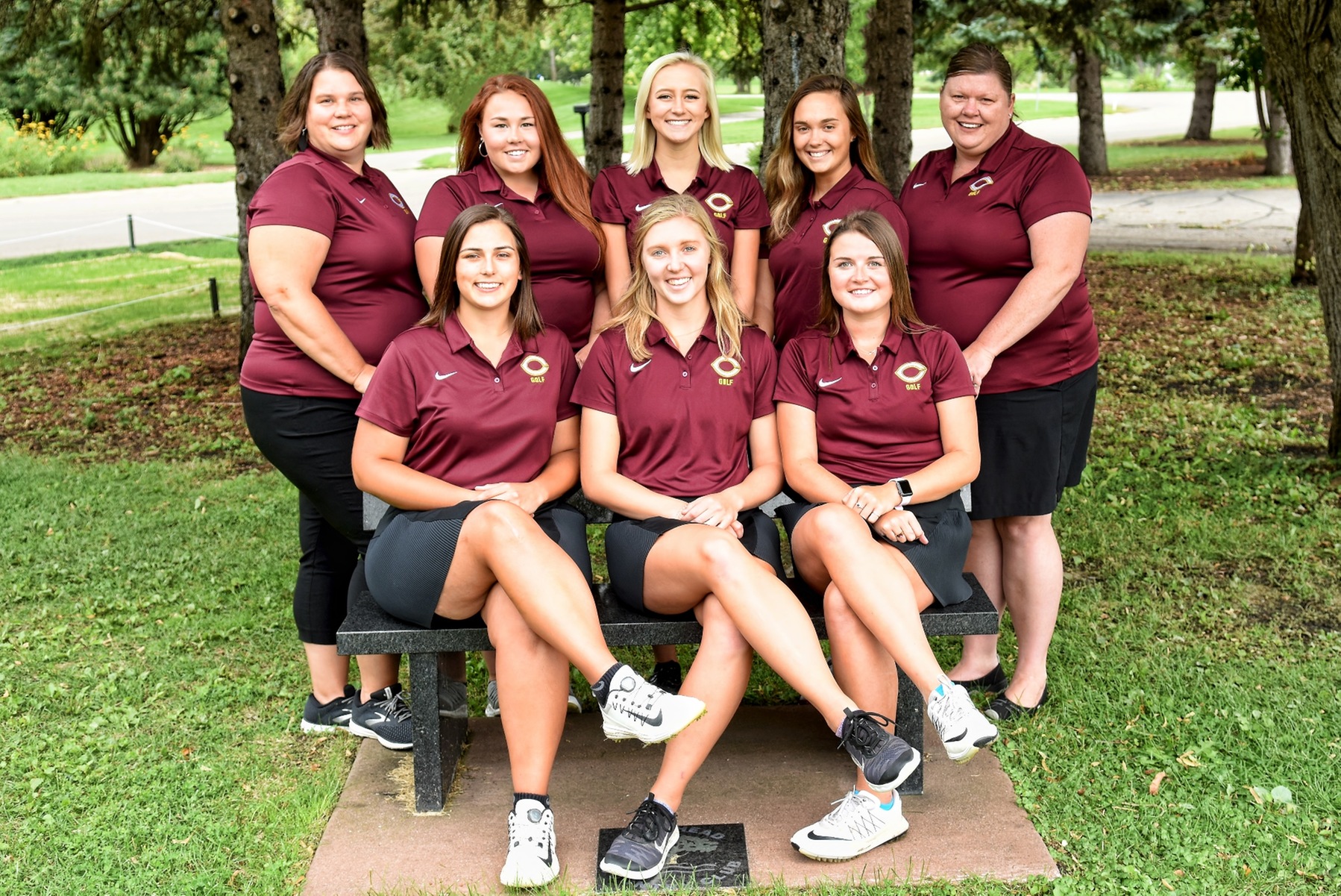 The 2019-20 Cobber women's golf team