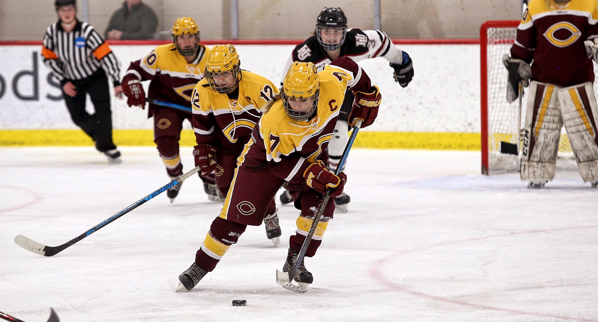 Senior captain Sage Barta carries the puck up the ice during the Cobbers' series finale at Hamline. (Photo courtesy of Ryan Coleman, D3photography.com)