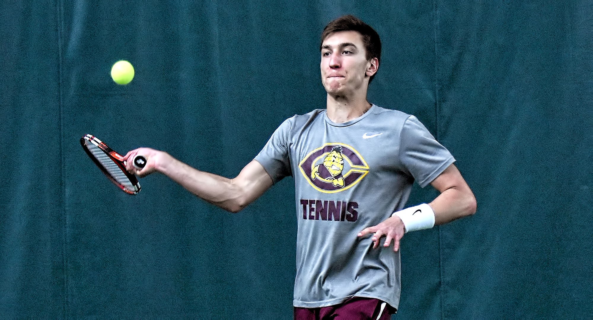 Junior Carter Steffes clinched the Cobbers' 5-4 win at St. Mary's with his 4-6, 6-4, 10-5 win at No.5 singles.